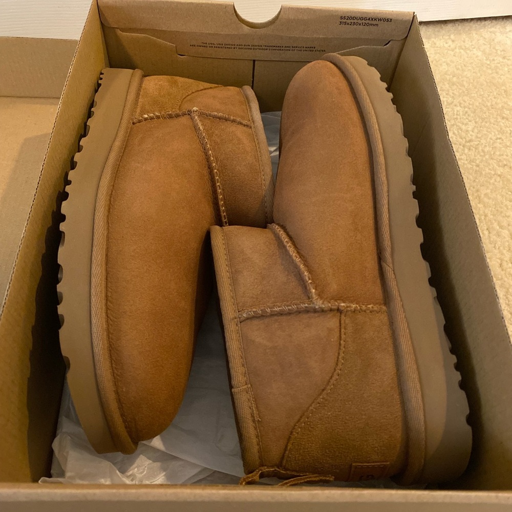 NWT Never Worn Ugg Classic Ultra Mini - Chestnut - Sz 9